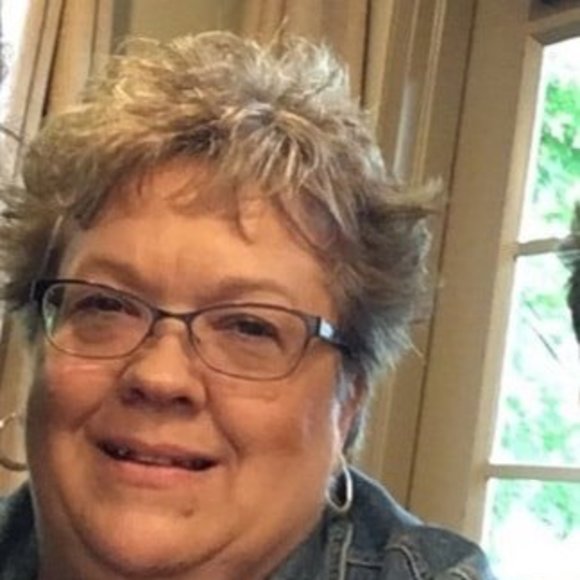 Meet your Posher, Lisa - Picture 1 of 1